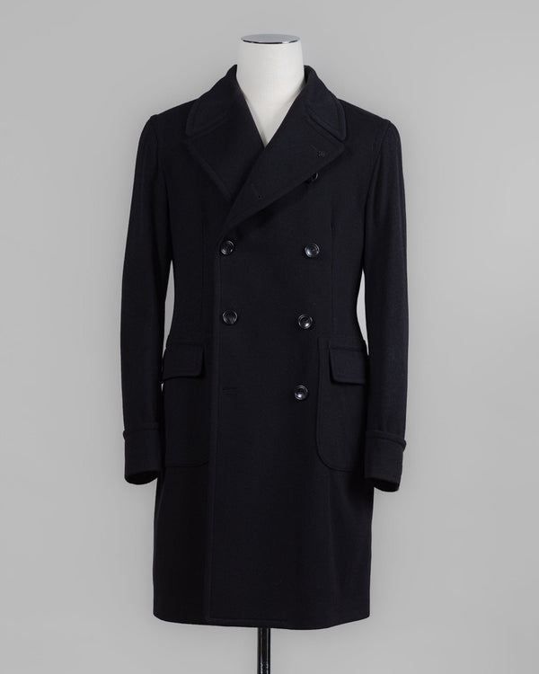 Model: Carlo/Z&nbsp;
Fully Lined
Unconstructed shoulder
Color: N5051 / Black
Composition: 90% Wool 10% Cashmere
Made in Martina France, Italy Tagliatore Double-Breasted Overcoat / Black