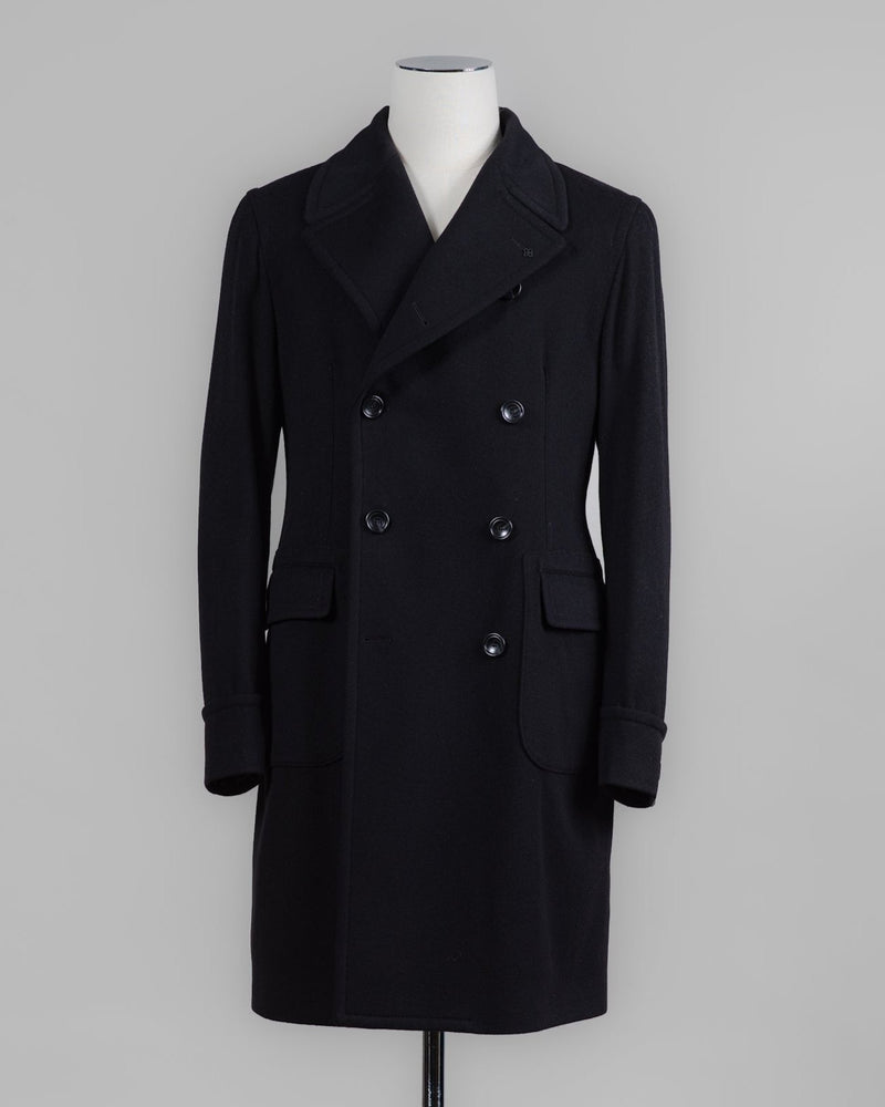 Model: Carlo/Z&nbsp;
Fully Lined
Unconstructed shoulder
Color: N5051 / Black
Composition: 90% Wool 10% Cashmere
Made in Martina France, Italy Tagliatore Double-Breasted Overcoat / Black