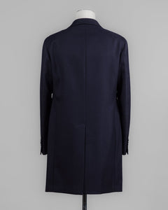 Model: CFBM13B Tagliatore Water Repellent Wool Overcoat / Navy
Fully lined
Unconstructed shoulder
Color: B1111 / Navy
Composition: 100% Virgin Wool Water Repellent
Made in Martina France, Italy