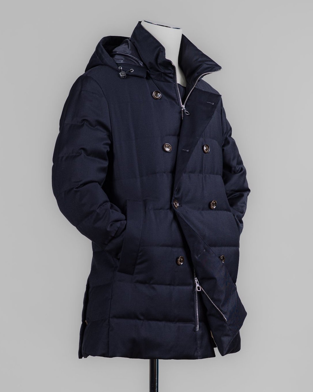 Montecore Super 120's Wool DB Parka / Navy Article: F07MUCX745
Color: Navy / 89
Down insulated (Duck / 90% down, 10% feathers)
Outer fabric 100% Extra fine Merino Super 120's wool
Lining 1 (main) 100% pl
Lining 2 (Sleeve) 100% pa (Nylon)
Slanted side pockets&nbsp;
