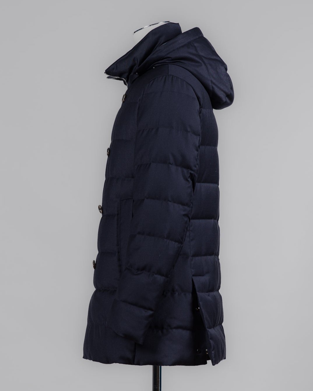 Montecore Super 120's Wool DB Parka / Navy
Article: F07MUCX745
Color: Navy / 89
Down insulated (Duck / 90% down, 10% feathers)
Outer fabric 100% Extra fine Merino Super 120's wool
Lining 1 (main) 100% pl
Lining 2 (Sleeve) 100% pa (Nylon)
Slanted side pockets&nbsp;