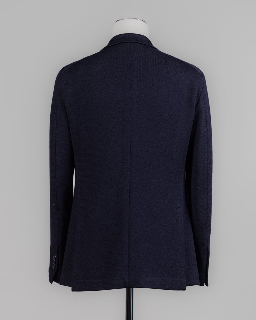 Composition: 40% Polyester 30% Virgin Wool 30% Acrylic
Modello: Monte Carlo / 1SMJ22K
Color: Navy / B3343
Unconstructed shoulder
Unlined
2 Buttons
Notch lapel
Patch pockets
Side vents
Made in Martina Franca, Italy Tagliatore Jersey Knit Jacket / Navy