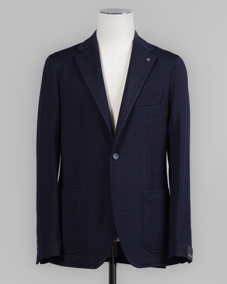 Composition: 40% Polyester 30% Virgin Wool 30% Acrylic
Modello: Monte Carlo / 1SMJ22K
Color: Navy / B3343
Unconstructed shoulder
Unlined
2 Buttons
Notch lapel
Patch pockets
Side vents
Made in Martina Franca, Italy Tagliatore Jersey Knit Jacket / Navy