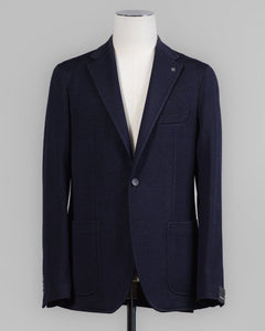 Composition: 40% Polyester 30% Virgin Wool 30% Acrylic
Modello: Monte Carlo / 1SMJ22K
Color: Navy / B3343
Unconstructed shoulder
Unlined
2 Buttons
Notch lapel
Patch pockets
Side vents
Made in Martina Franca, Italy Tagliatore Jersey Knit Jacket / Navy