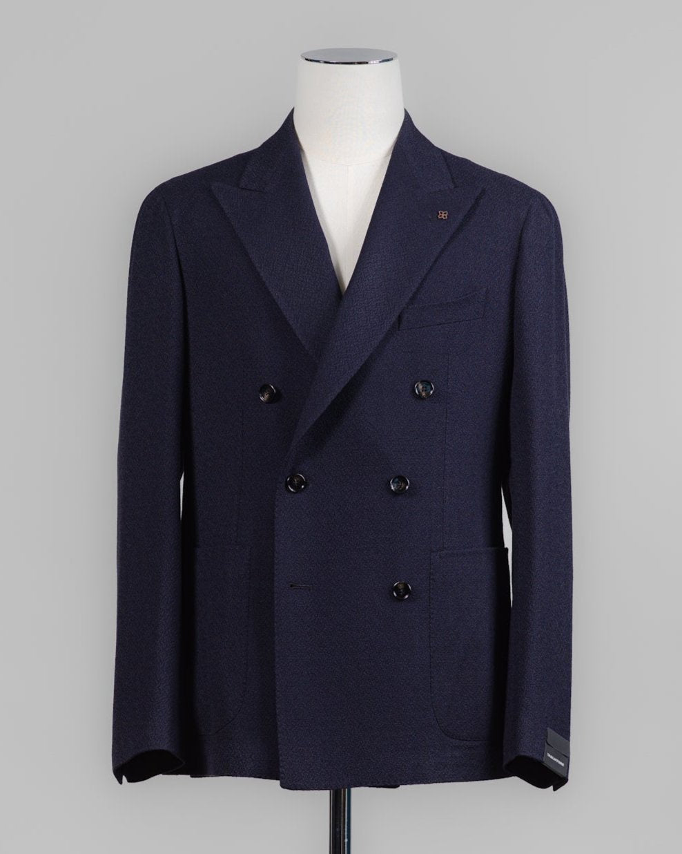 Composition: 100% Virgin wool (Jersey)
Modello: Monte Carlo / 1SMC20K
Color: Navy / B1024
Unconstructed shoulder
Unlined
Double Breasted
Peak lapel
Patch pockets
Side vents
Made in Martina Franca, Italy Tagliatore Double-Breasted Crêpe Jacket / Navy