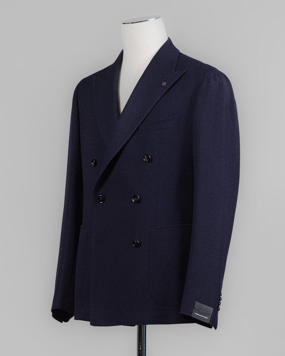Composition: 100% Virgin wool (Jersey)
Modello: Monte Carlo / 1SMC20K
Color: Navy / B1024
Unconstructed shoulder
Unlined
Double Breasted
Peak lapel
Patch pockets
Side vents
Made in Martina Franca, Italy Tagliatore Double-Breasted Crêpe Jacket / Navy