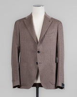 Composition: 50% Cashmere 50% Virgin wool
Modello: Monte Carlo / 1SMC22K
Color: Taupe / T3212
Unconstructed shoulder
Unlined
2 Buttons
Notch lapel
Patch pockets
Side vents
Made in Martina Franca, Italy Tagliatore Cashmere &amp; Wool Jacket / Taupe