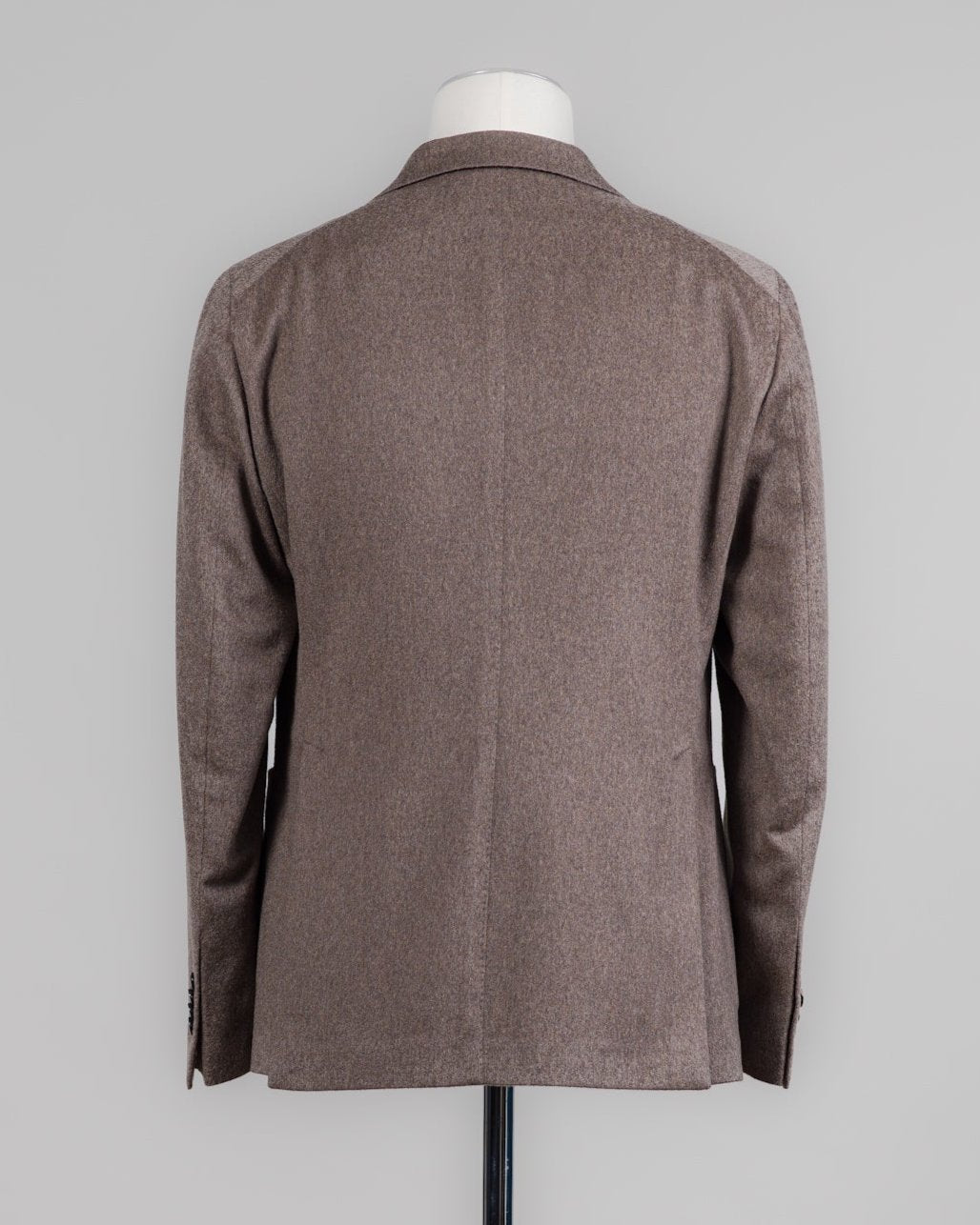 Composition: 50% Cashmere 50% Virgin wool
Modello: Monte Carlo / 1SMC22K
Color: Taupe / T3212
Unconstructed shoulder
Unlined
2 Buttons
Notch lapel
Patch pockets
Side vents
Made in Martina Franca, Italy Tagliatore Cashmere & Wool Jacket / Taupe