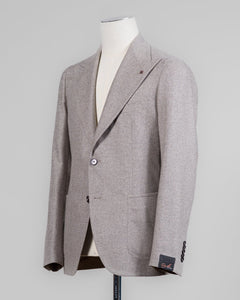 Composition: 90% Virgin wool 10% Cashmere
Modello: Pino Lerario / G-PL26K
Color: Light Taupe / T1354
Unconstructed shoulder
Unlined
2 Buttons
Peak lapel
Patch pockets
Side vents
Made in Martina Franca, Italy Tagliatore Wool &amp; Cashmere Peak Lapel Jacket / Light Taupe