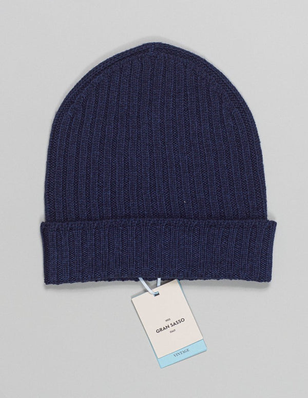Article: 23190/22700
Color: 905 / Navy
Composition: 100% Virgin Wool

Vintage (Washed)
Made in Italy Gran Sasso Vintage Merino Wool Beanie / Navy