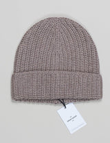 Article: 10160/14232
Color: 140 / Light Taupe
Composition: 100% Virgin Wool (Extrafine Merino)

Made in Italy Gran Sasso Merino Wool Beanie / Light Taupe