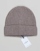 Article: 10160/14232
Color: 140 / Light Taupe
Composition: 100% Virgin Wool (Extrafine Merino)

Made in Italy Gran Sasso Merino Wool Beanie / Light Taupe
