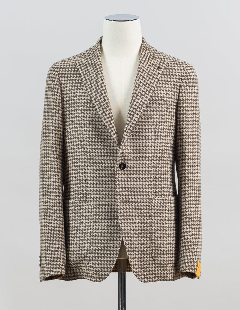 Modello: Monte Carlo / 1SMC22K
Color: Light Brown / EM836
Unconstructed shoulder
Unlined
2 Buttons
Notch lapel
Patch pockets
Side vents
Made in Martina Franca, Italy Tagliatore Houndstooth Jersey Jacket / Light Brown