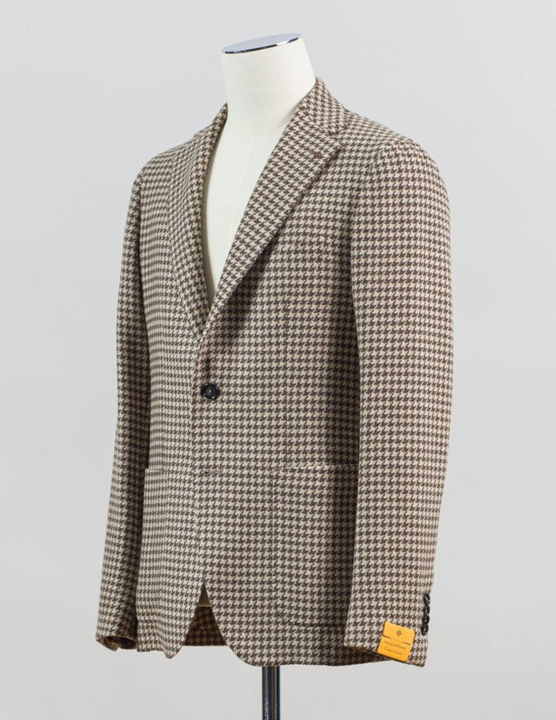 Modello: Monte Carlo / 1SMC22K
Color: Light Brown / EM836
Unconstructed shoulder
Unlined
2 Buttons
Notch lapel
Patch pockets
Side vents
Made in Martina Franca, Italy Tagliatore Houndstooth Jersey Jacket / Light Brown