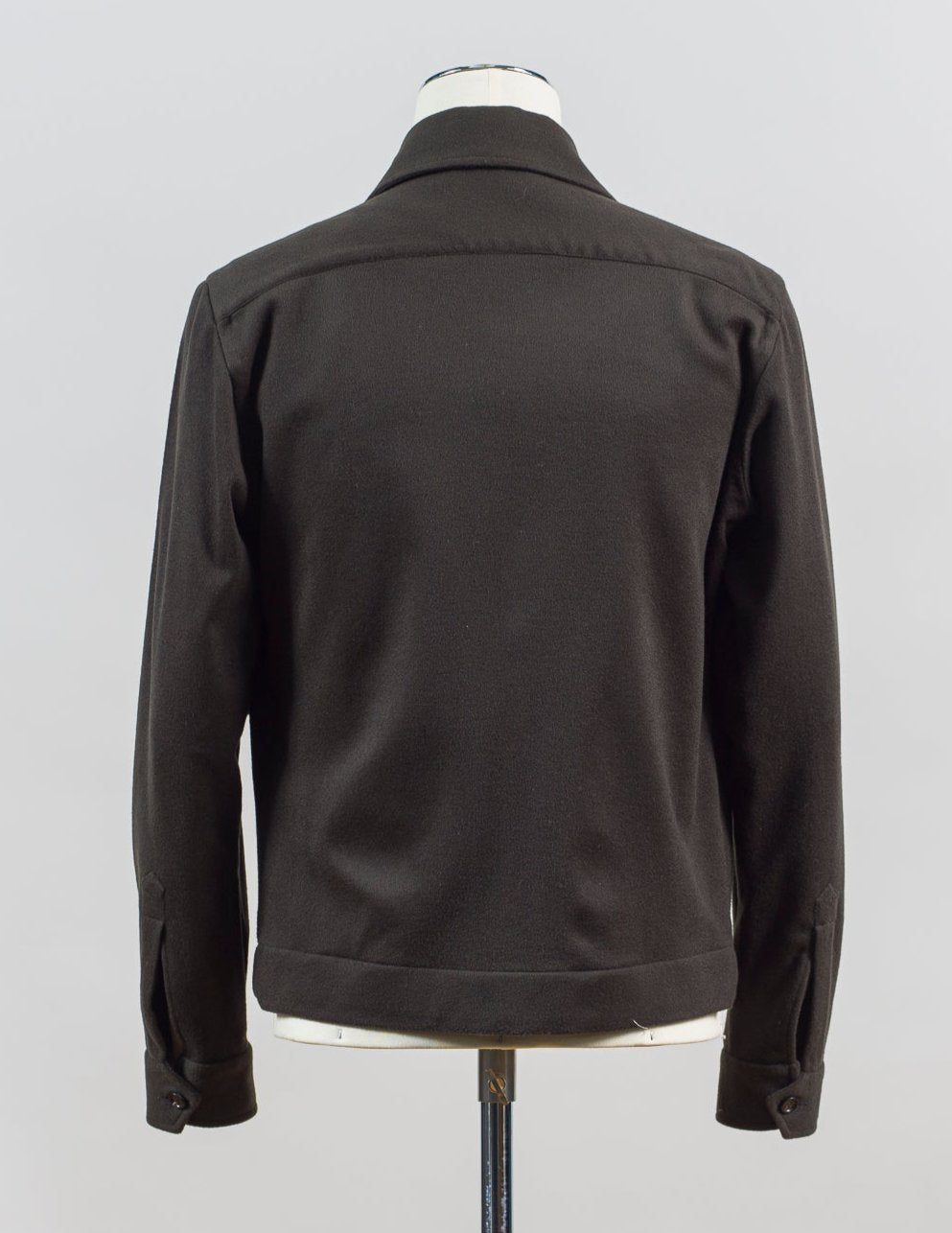Two patch pockets with flaps

Model: Bomber
Article: TW22148U
Color: 5420 / Dark Green
Composition: 90% Virgin Wool 10% Cashmere
Made in Italy De Petrillo Wool & Cashmere Bomber / Dark Green