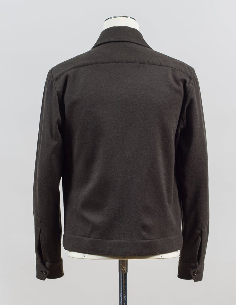 Two patch pockets with flaps

Model: Bomber
Article: TW22148U
Color: 5420 / Dark Green
Composition: 90% Virgin Wool 10% Cashmere
Made in Italy De Petrillo Wool &amp; Cashmere Bomber / Dark Green