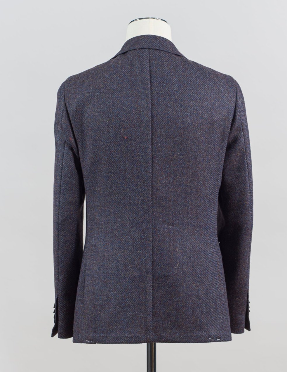 Patch pockets
Half lined
Unconstructed shoulder
Model: GJ02
Article: TW22114F
Color: 3390 / Blueberry/Brown
Composition: 100% Virgin Wool
Made in Italy Gaiola Tweed Jacket / Blueberry