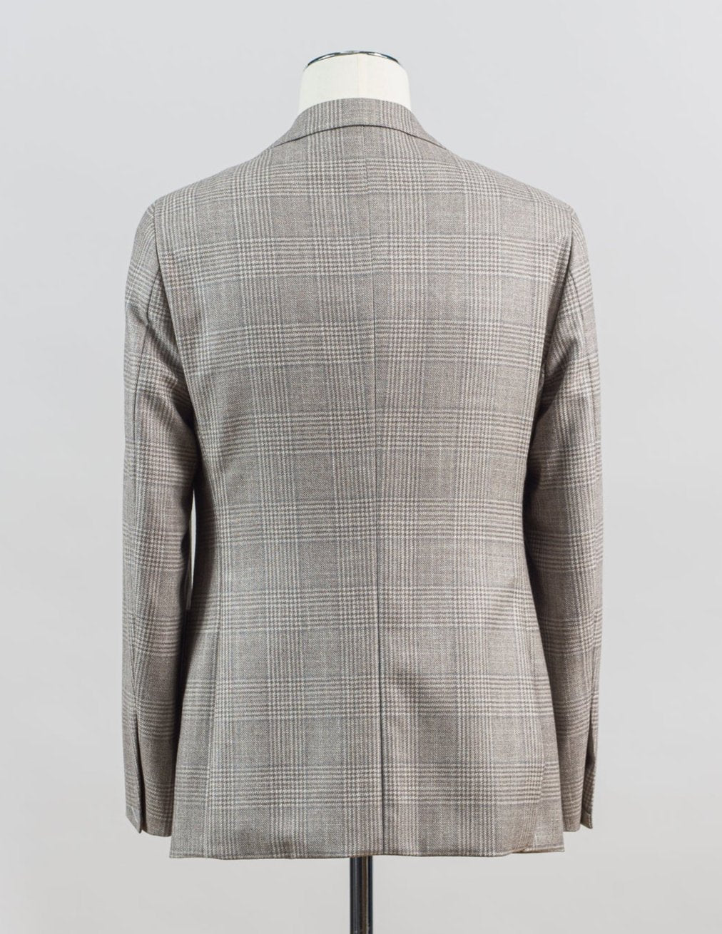 Fabric: Loro Piana SILK AIR
86% wool, 10% silk, 4% cashmere
2 buttons
notch lapel
side vents
fully lined
unconstructed shoulder Sauma Glencheck Jacket / Beige & Grey