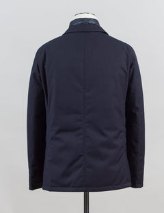 External material: 80% Pl, 20%Vi
Padding: 80% Down 20% Waterfowl Feathers
Lining 100% Ny

Buttons in front
Detachable bib (neckwarmer)&nbsp;
Flap pockets in front
Article: PI001189U 12638
Color: 9200 / Navy Herno Down Padded Jacket / Navy
