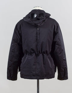 External fabric: 66% Polyester 34% Polyamide
Lens detail on left sleeve

Real Corozo buttons
Article: 17CMOW224A 110089G
Color: Black / 999
Detachable down layer
External Fabric: 100% Polyamide
Lining: 100% Polyamide
Filling: 90% Grey duck down 10% feather C.P Company Micro Kei La Mille Jacket / Black
