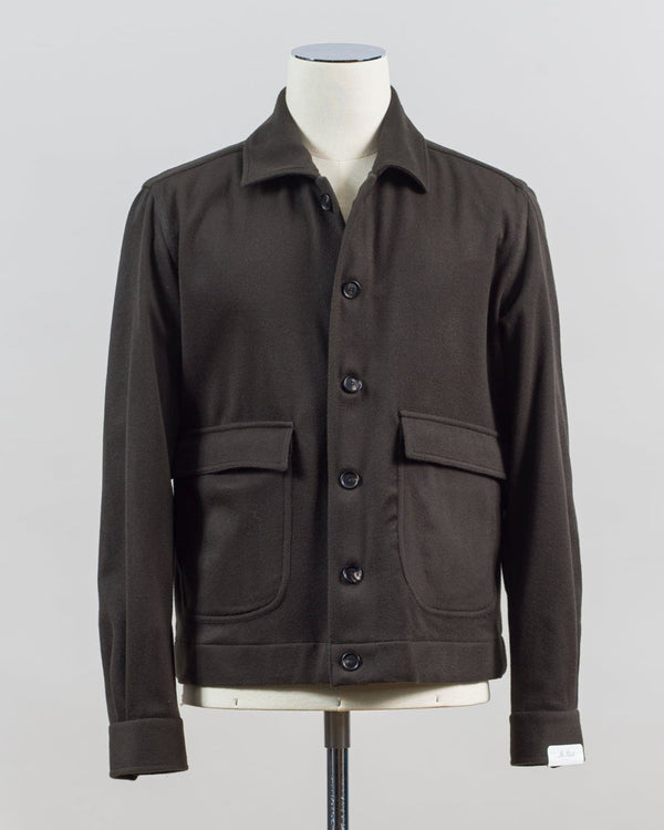 Two patch pockets with flaps

Model: Bomber
Article: TW22148U
Color: 5420 / Dark Green
Composition: 90% Virgin Wool 10% Cashmere
Made in Italy De Petrillo Wool &amp; Cashmere Bomber / Dark Green