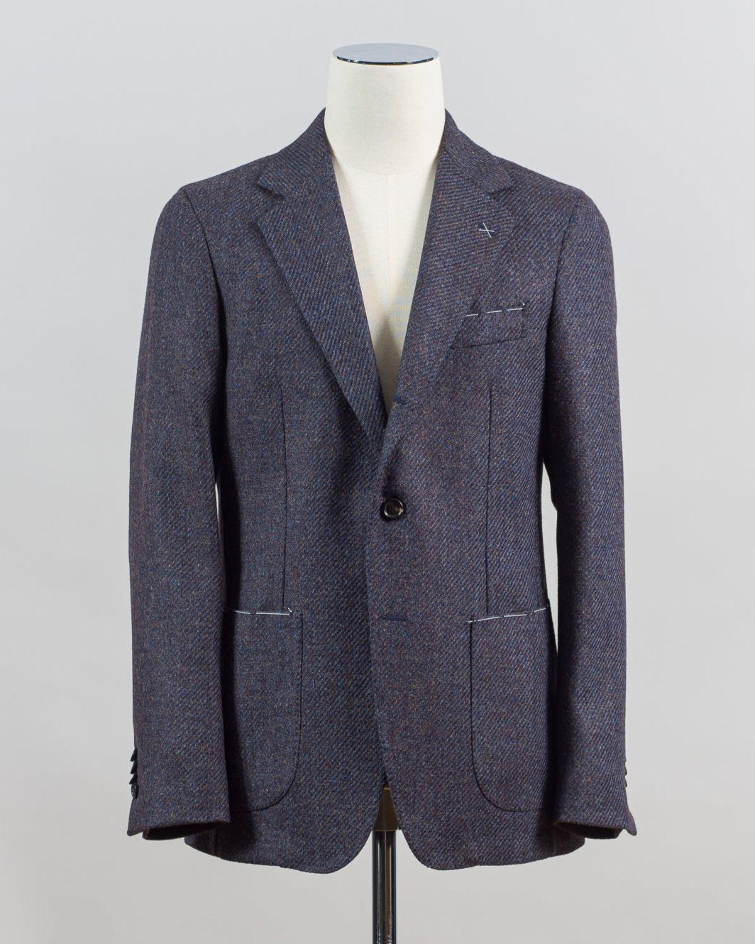 Patch pockets
Half lined
Unconstructed shoulder
Model: GJ02
Article: TW22114F
Color: 3390 / Blueberry/Brown
Composition: 100% Virgin Wool
Made in Italy Gaiola Tweed Jacket / Blueberry