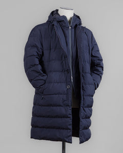 Waterproof
Windproof
Breathable
Two zip and buttons in front
Detachable bib (neckwarmer)&nbsp;
Detachable hood
Slanted zippered pockets in front
Article: PI141UL 11106
Color: 9201 / Navy

80% Down 20% Waterfowl Feathers&nbsp;Herno Laminar Gore-Tex Down Coat / Navy