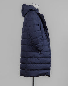 Waterproof
Windproof
Breathable
Two zip and buttons in front
Detachable bib (neckwarmer)&nbsp;
Detachable hood
Slanted zippered pockets in front
Article: PI141UL 11106
Color: 9201 / Navy

80% Down 20% Waterfowl Feathers&nbsp;Herno Laminar Gore-Tex Down Coat / Navy