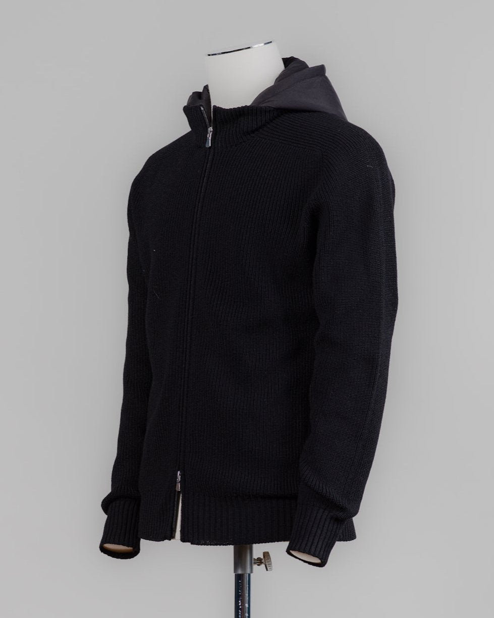 Article: 24117/24643
Color: 099 / Black
Composition: 100% Virgin Wool (Rain Wool)

Made in Italy Gran Sasso Rain Wool Hoodie / Black