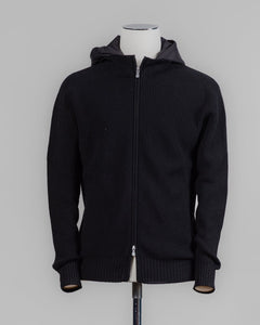 Article: 24117/24643
Color: 099 / Black
Composition: 100% Virgin Wool (Rain Wool)

Made in Italy Gran Sasso Rain Wool Hoodie / Black