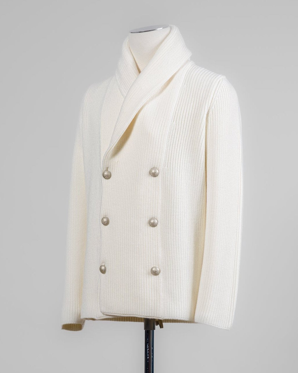Article: 13190/14250
Color: 005 / Off-White
Composition: 100% Virgin Wool
Extrafine Merino
Made in Italy Gran Sasso DB Shawl Collar Cardigan / Off-White