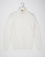 Classic version of a heavy roll neck with a beautiful knitted cable pattern. Warm and comfortable for the cold season.

Article: 13115/19659
Color: 001 / White
Composition: 80% Virgin Wool 10% Cashmere 10% Viscose

Made in Italy Gran Sasso Cable Knit Roll Neck / White