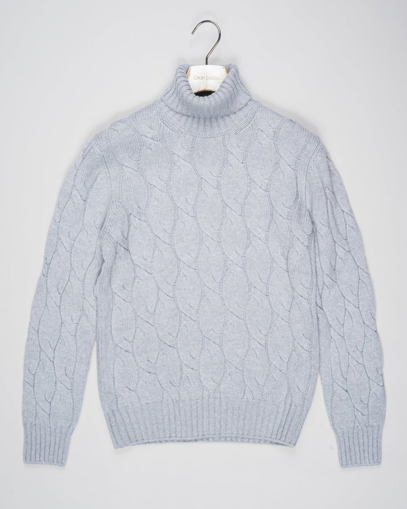 Classic version of a heavy roll neck with a beautiful knitted cable pattern. Warm and comfortable for the cold season.

Article: 13115/19659
Color: 061 / Light Grey
Composition: 80% Virgin Wool 10% Cashmere 10% Viscose

Made in Italy Gran Sasso Cable Knit Roll Neck / Light Grey