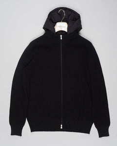 Article: 24117/24643
Color: 099 / Black
Composition: 100% Virgin Wool (Rain Wool)

Made in Italy Gran Sasso Rain Wool Hoodie / Black
