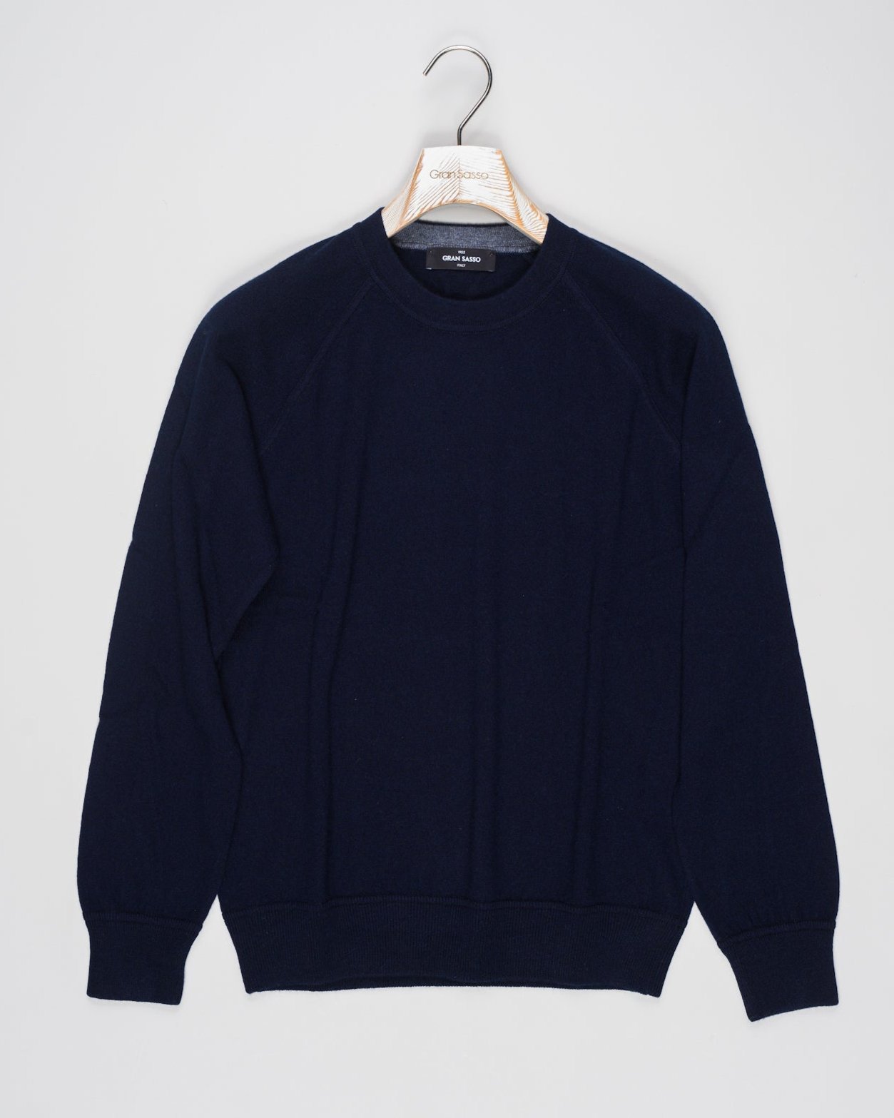 Article: 57143/15547
Color: 598 / Navy
Composition: 100% Cashmere

Made in Italy Gran Sasso Cashmere Sweat Shirt / Navy