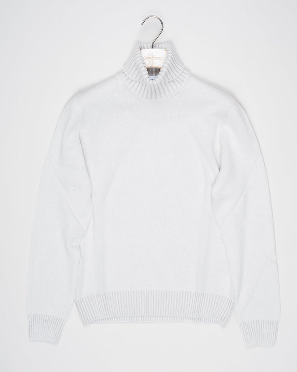 Article: 23115/19613
Color: 812 / Chalk Grey
Composition: 80% Virgin Wool 10% Cashmere 10% Viscose

Made in Italy Gran Sasso Wool &amp; Cashmere Roll Neck / Chalk Grey