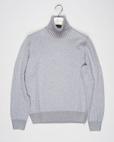 Article: 23115/19613
Color: 061 / Light Grey
Composition: 80% Virgin Wool 10% Cashmere 10% Viscose

Made in Italy Gran Sasso Wool &amp; Cashmere Roll Neck / Light Grey