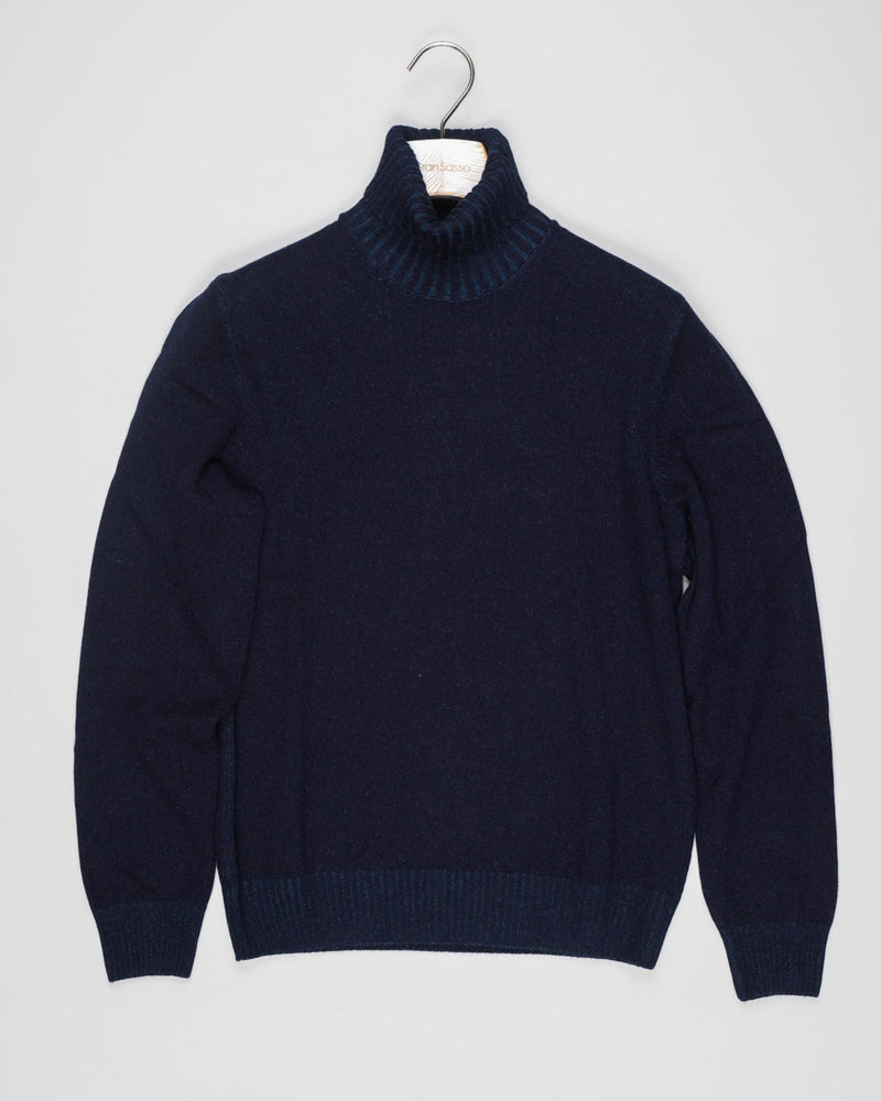 Article: 23115/19613
Color: 598 / Navy
Composition: 80% Virgin Wool 10% Cashmere 10% Viscose

Made in Italy Gran Sasso Wool &amp; Cashmere Roll Neck / Navy