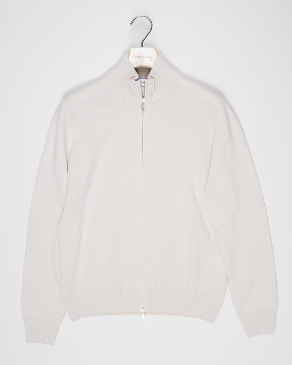Article: 23123/19621
Color: 184 / Brown
Composition: 80% Virgin Wool 10% Cashmere 10% Viscose

Made in Italy Gran Sasso Full-Zip Knit / Chalk