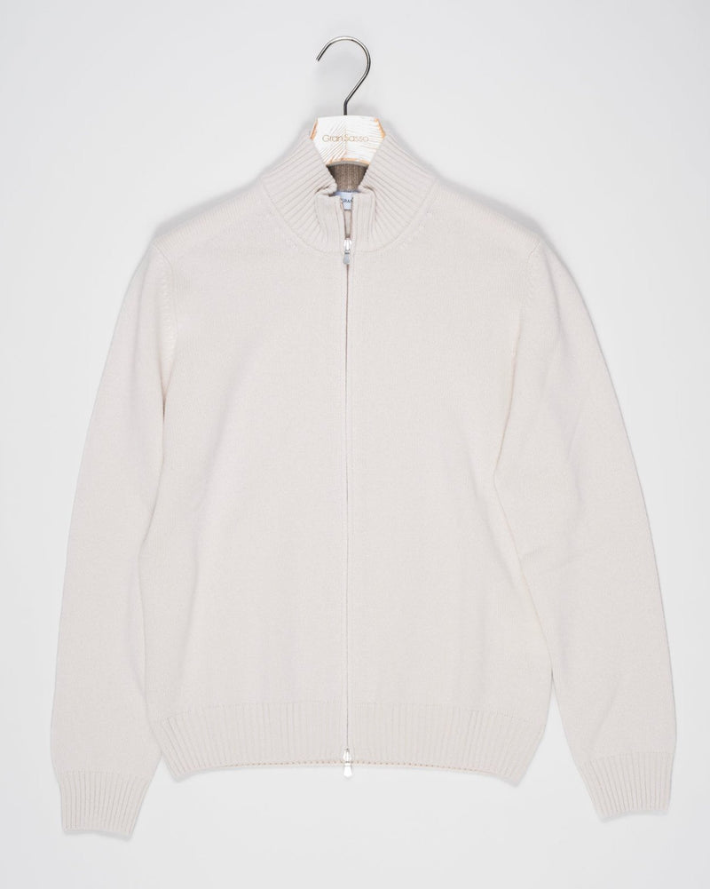 Article: 23123/19621
Color: 184 / Brown
Composition: 80% Virgin Wool 10% Cashmere 10% Viscose

Made in Italy Gran Sasso Full-Zip Knit / Chalk