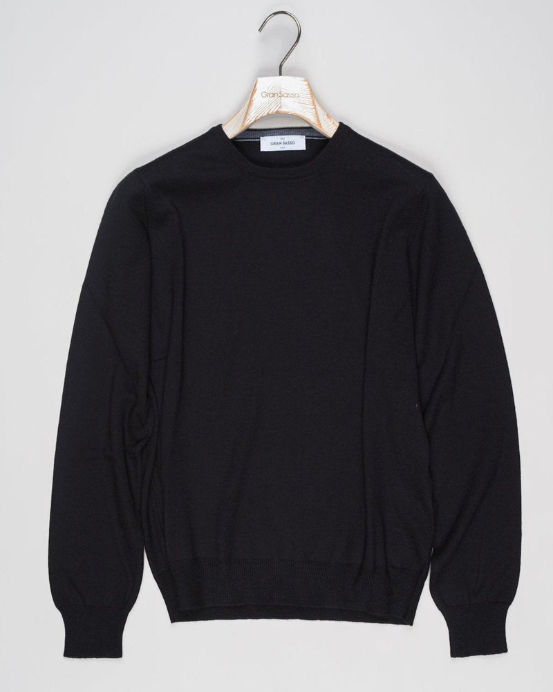Article: 55167/14290
Color: 099 / Black
Composition: 100% Virgin Wool (Extrafine Merino)

Made in Italy Gran Sasso Merino Crew Neck / Black