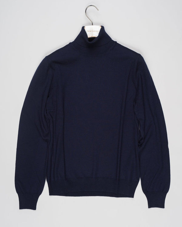 Article: 55157/14290
Color: 598 / Navy
Composition: 100% Virgin Wool (Extrafine Merino)

Made in Italy Gran Sasso Merino Roll Neck / Navy