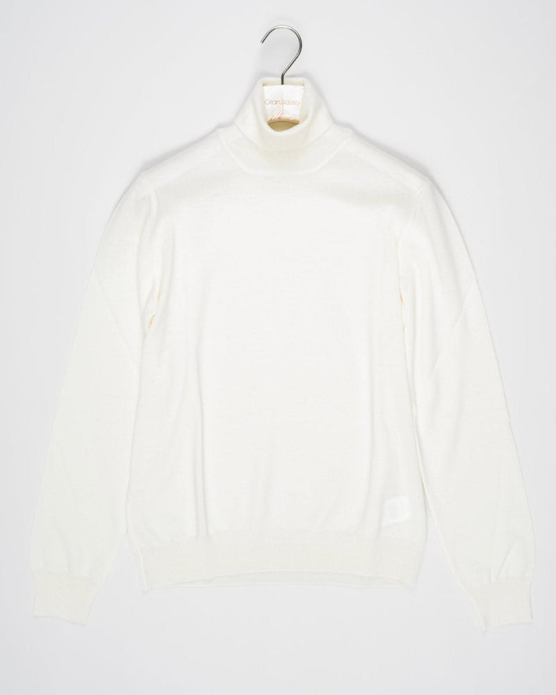 Article: 55157/14290
Color: 005 / Off White
Composition: 100% Virgin Wool (Extrafine Merino)

Made in Italy Gran Sasso Merino Roll Neck / Off White