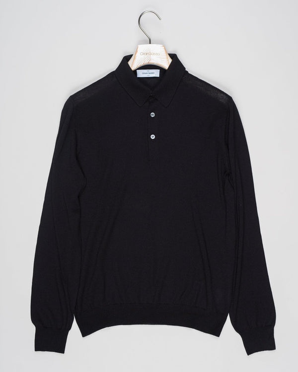 Article: 57132/13190
Color: 099 / Black
Composition: 70% Virgin Wool 30% Silk

Made in Italy Gran Sasso Wool &amp; Silk Polo Knit / Black
