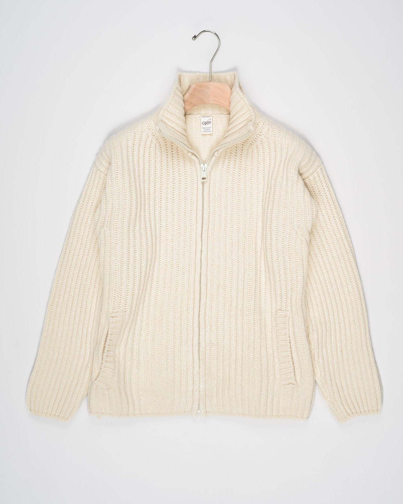 Model: Full Zip Jacket
Article: M40 BIS
Color: Ecru
Composition: 90% Merino Wool 10% Cashmere
Made in Florence, Italy G.R.P. Firenze Heavy Full-Zip Knit Jacket / Ecru