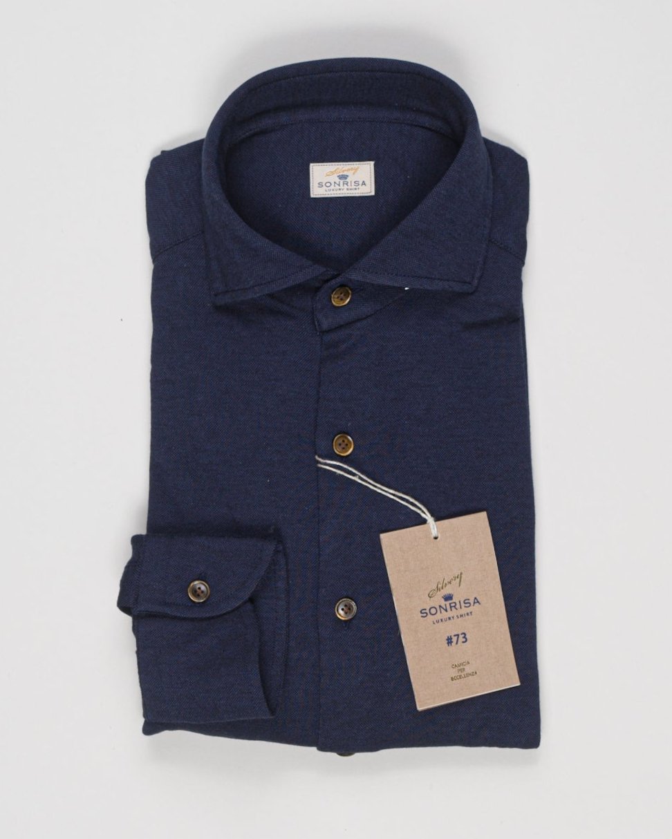 Sonrisa Silvery Line Shirt
Soft collar with removable collar bones&nbsp; / Collar B438&nbsp;
Long sleeves
Composition: 60% Cotton 40% Lyocell
Article: J731
Color: 02 / Navy
Made in Italy Sonrisa Cotton & Lyocell Jersey Shirt / Navy