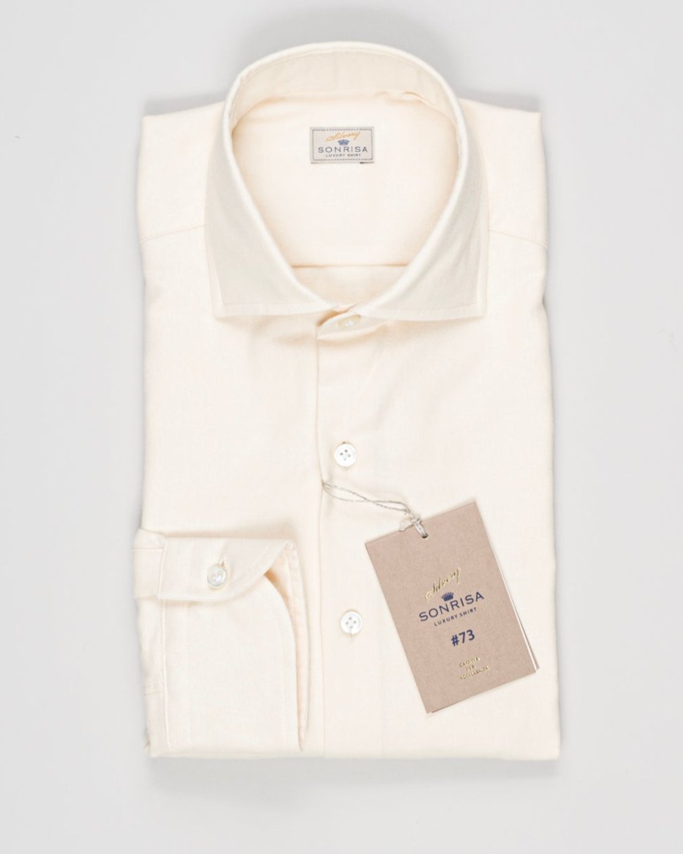 Sonrisa Silvery Line Shirt
Soft collar with removable collar bones&nbsp; / Collar B438&nbsp;
Long sleeves
Composition: 80% Cotton 20% Wool
Article: E4140
Color: 01 / Cream
Made in Italy Sonrisa Cotton & Wool Flannel Shirt / Cream
