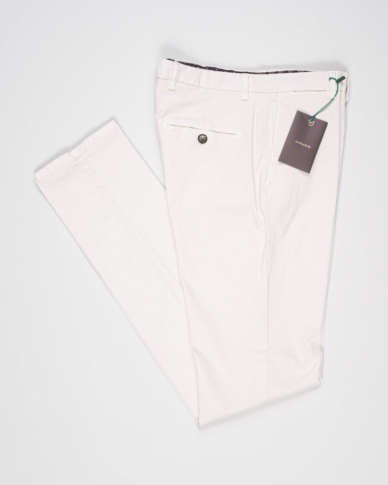 Model: vulcano23-GD

Flat front
Garment Dyed
Front pockets: slanted

Belt loops
Article: xgab
Color: Latte
Composition: 98% Cotton 2%Elastan
Made in Martina Franca, Italy Berwich Garment Dyed Cotton Chinos / Latte