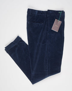 Model: Chiaia long

Single pleat
Front pockets: seam
Back pockets: welted
Hemming: 5cm turn ups
Article: dv0500x
Color: Navy
Composition: 98% Cotton 2% Elastan
Made in Martina Franca, Italy Berwich Garment Dyed Corduroy Trousers / Navy