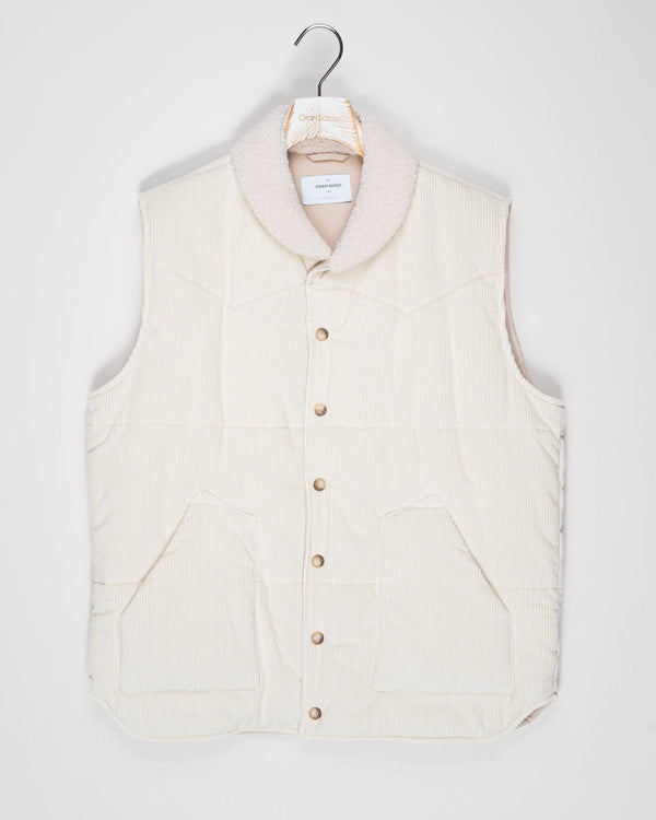 Snap Buttons
Article: 78143/52212
Outer: 100% Cotton
Padding: 100% Polyester
Color: 005 / Off White

Made in Italy Gran Sasso Corduroy Vest / Off White